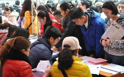 重庆广电教育学校为不同专业的学生们准备了丰富的学习器材